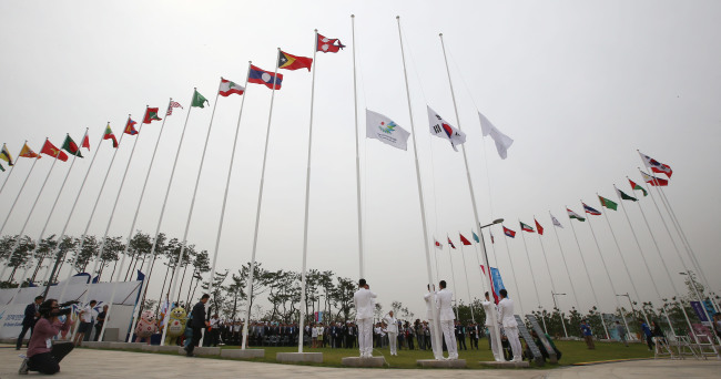 The athletes’ village to be used during the upcoming Asian Games officially opened with a ceremony on Friday, a week before the start of the continental multisport competition. After a sneak preview for the media in late August, the organizers of the 17th Asiad in Incheon held the opening ceremony for the newly constructed facilities that will accommodate some 14,500 athletes and officials during the Sept. 19-Oct. 4 event. The athletes’ village is located in Guwol-dong in the central part of the city. According to the organizers, it’s about a 40-minute drive from Incheon International Airport and a 20-minute drive from the Main Media Center.   Yonhap