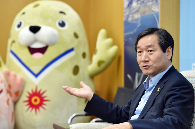 Incheon Mayor Yoo Jeong-bok Incheon City