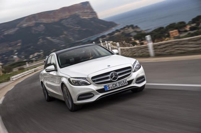 [Behind the Wheel / Mercedes-Benz C-Class] Design: ★★★★☆, Interior: ★★★★☆, Engine: ★★★★☆, Fuel efficiency: ★★★★☆, Cost and A/S: ★★★☆☆
