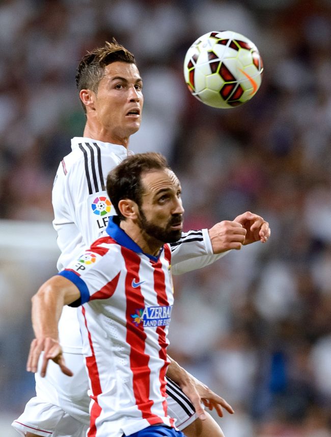 Real Madrid’s Cristiano Ronaldo (left) vies with Atletico Madrid’s Juanfran during the Spanish La Liga on Saturday.   AFP-Yonhap