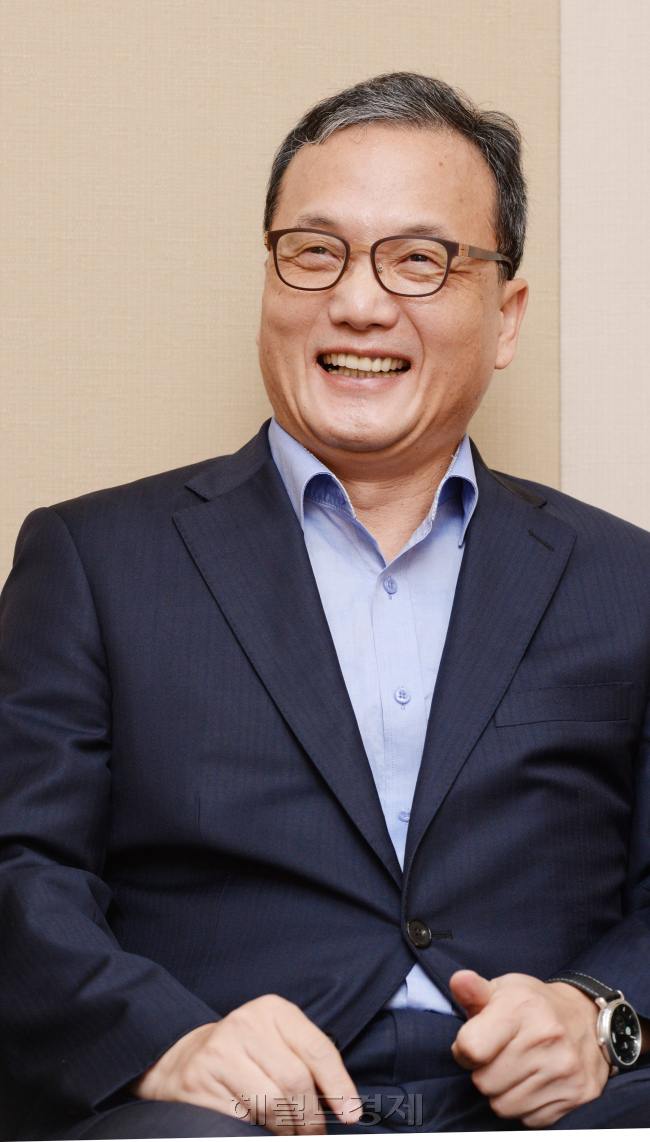 디자인진흥원장 인터뷰. 박현구 기자phko@heraldcorp.com/2014.08.28
디자인진흥원장 인터뷰. 박현구 기자phko@heraldcorp.com/2014.08.28
디자인진흥원장 인터뷰. 박현구 기자phko@heraldcorp.com/2014.08.28