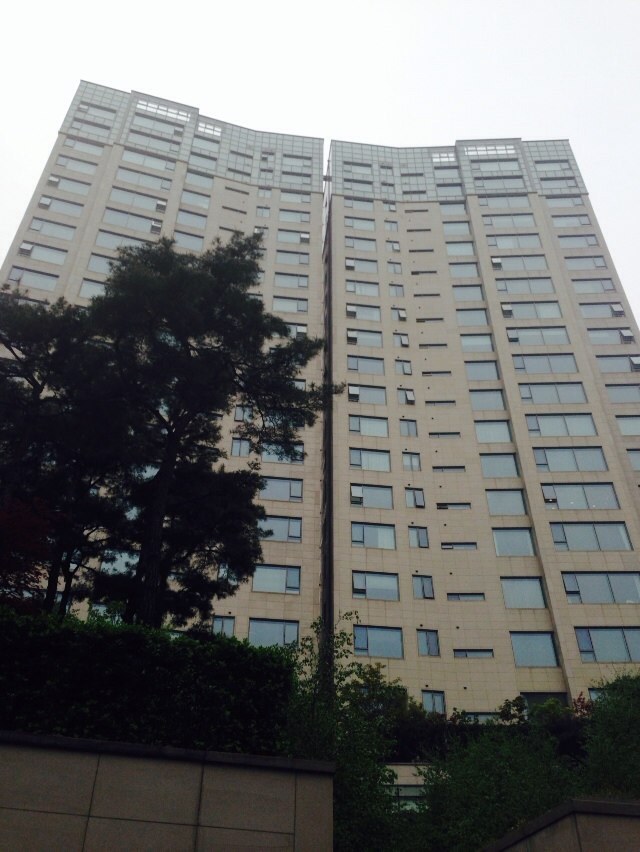 지난 4년간 가장 비싸게 거래된 아파트는 청담동 마크힐스 2차로 전용 193㎡ 65억원에 거래됐다. 사진은 정문에서 바라본 청담동 마크힐스.