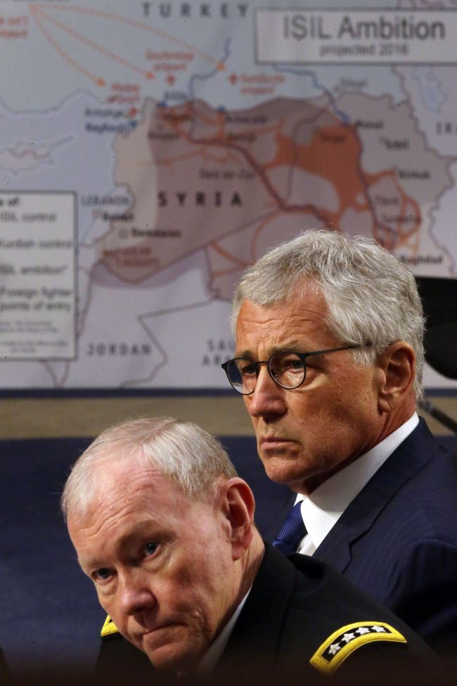 U.S. Defense Secretary Chuck Hagel (right) and Chairman of the Joint Chiefs of Staff Army Gen. Martin Dempsey testify before the Senate Armed Services Committee in the Hart Senate Office Building on Capitol Hill in Washington, Tuesday.    AFP-Yonhap