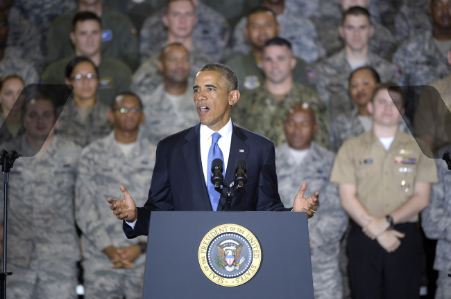 U.S. President Barack Obama speaks to a crowd of military personnel at U.S. Central Command at MacDill Air Force Base in Tampa, Florida, Wednesday.   AP-Yonhap