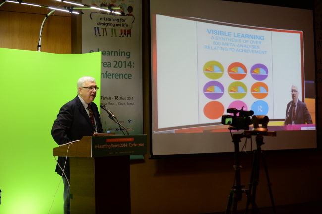 Thomas Reeves, a professor emeritus of Learning, Design and Technology at the University of Georgia, speaks Wednesday during the e-Learning Korea 2014 conference at Coex in southern Seoul. e-Learning Korea 2014
