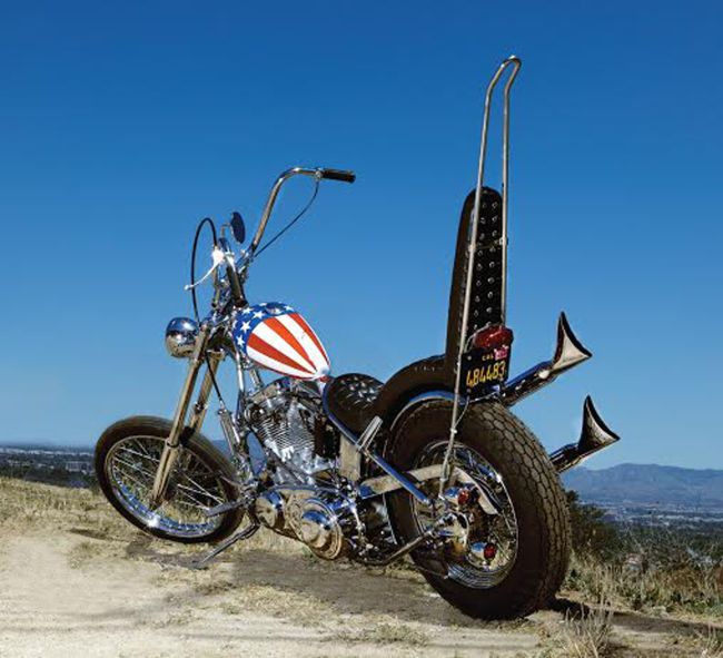 <YONHAP PHOTO-0327> This handout photo released September 17, 2014 courtesy of the Profile's in History auction house shows the iconic Harley-Davidson motorbike ridden by Peter Fonda in the 1969 classic "Easy Rider" which is to go under the hammer in California. It will be sold as part of a sale of Hollywood memorabilia from October 17-20, 2014 at Profiles in History's auction rooms in Calabasas, northwest of Los Angeles, California. Bids will also be taken online and by phone, as well as in person. Auctioneers predict it will make at least $1 million. AFP PHOTO / HANDOUT / PROFILES IN HISTORY == RESTRICTED TO EDITORIAL USE / MANDATORY CREDIT: "AFP PHOTO / HANDOUT / PROFILES IN HISTORY" / NO SALES / NO MARKETING / NO ADVERTISING CAMPAIGNS / DISTRIBUTED AS A SERVICE TO CLIENTS ==../2014-09-18 07:37:35/ <저작권자 ⓒ 1980-2014 ㈜연합뉴스. 무단 전재 재배포 금지.>
The Harley-Davidson motorbike ridden by Peter Fonda in the 1969 classic film “Easy Rider.”   AFP