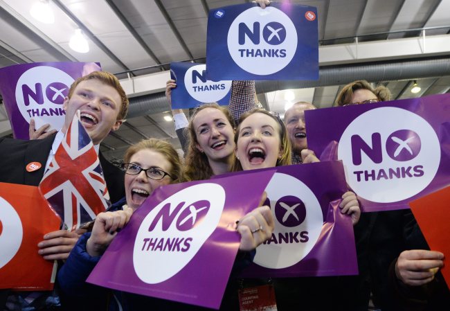 “No” supporters celebrate their win over the “Yes” campaign at the Royal Highland center during the Scottish referendum in Edinburgh, Scotland, Friday.    EPA-Yonhap