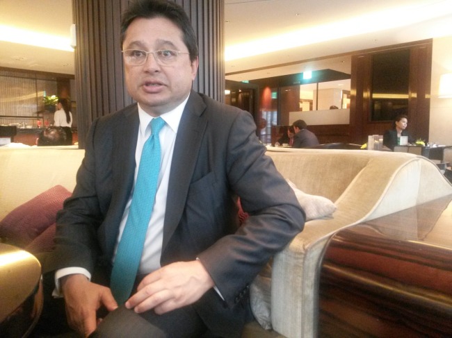 Gustavo Leite, Paraguay’s minister of industry and commerce, discusses changes in Paraguay during an interview with The Korea Herald in Seoul on Tuesday. (Philip Iglauer/The Korea Herald)
