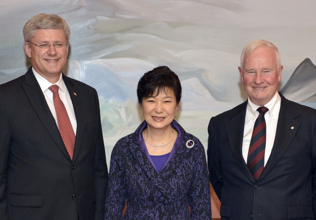(from left) Stephen Harper and Park Geun-hye