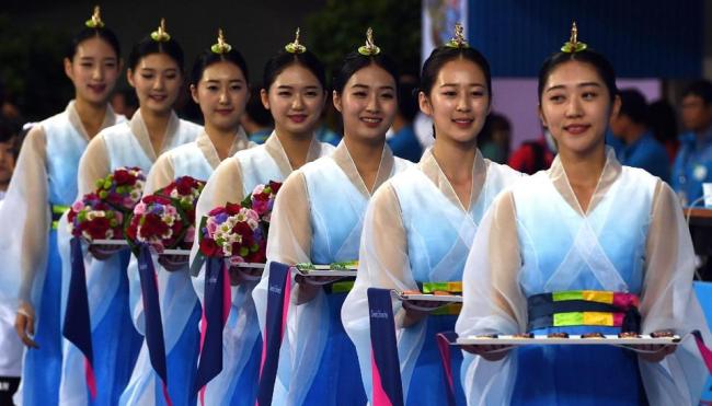 Incheon Asiad’s “Medal Ceremony Girls”
AFP-Yonhap