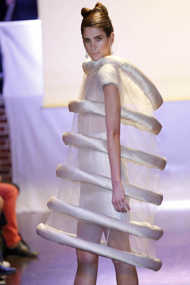 <YONHAP PHOTO-1889> A model presents a creation by Corrie Nielsen during the 2015 Spring/Summer ready-to-wear collection fashion show, on September 23, 2014 in Paris. AFP PHOTO / FRANCOIS GUILLOT../2014-09-23 21:08:56/ <저작권자 ⓒ 1980-2014 ㈜연합뉴스. 무단 전재 재배포 금지.>