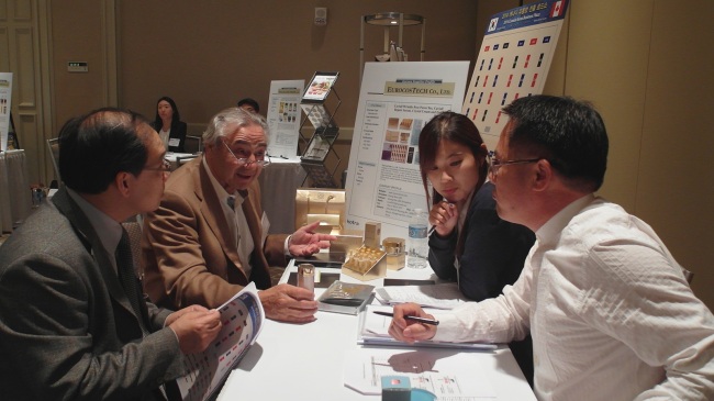Korean manufacturers present products to Canadian retailers at an export consultation session hosted by the Korea International Trade Association, in Toronto on Thursday.    KITA