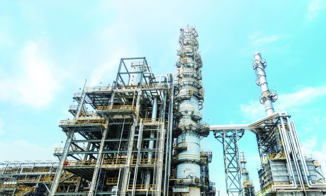 The lubricant plant that Hyundai Oilbank completed on Thursday in a joint project with Shell.   Hyundai Oilbank