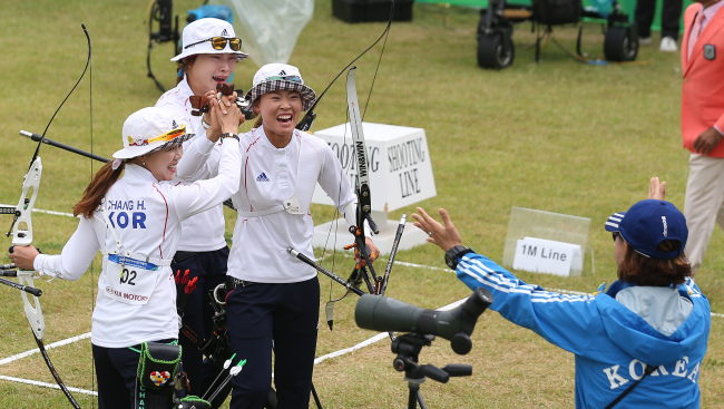 The South Korean women’s archery team celebrates its gold medal in recurve on Sunday.   Yonhap