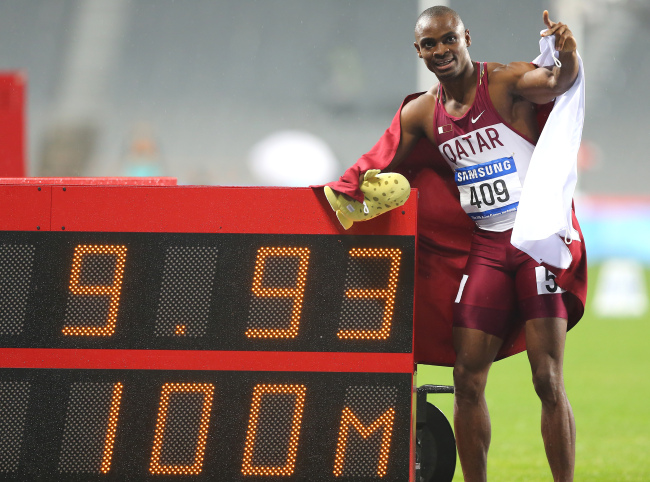Qatar’s Femi Ogunode poses with his gold medal-winning time.   Yonhap