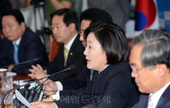 박영선 새정치민주연합 원내대표가 30일 오전 국회에서 열린 원내대책회의에서 모두발언을 하고 있다.이길동기자.gdlee@heraldcorp.com