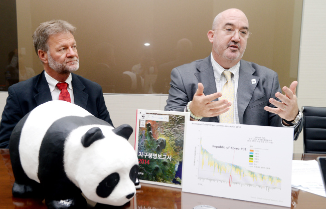 Jean-Paul Paddack (right), cochairman of the Korean unit of the World Wide Fund for Nature, and Richard McLellan, director of footprint at WWF International, speak during an interview with The Korea Herald on Wednesday at their office in downtown Seoul. Park Hyun-koo/The Korea Herald