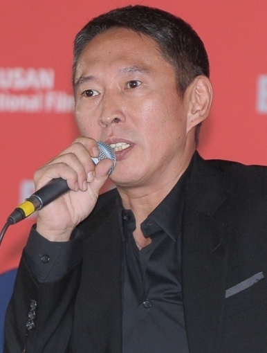 도제 니우 감독 "'군중낙원, BIFF 개막작 선정..스태프들에겐 상 ...