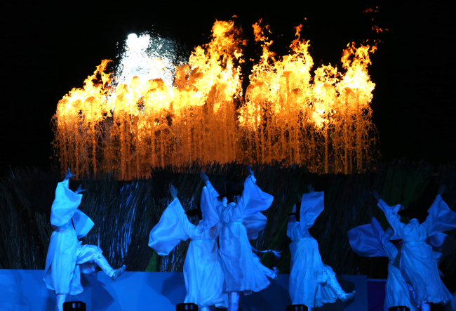 Dancers perform during the closing ceremony of the 17th Asian Games in Incheon on Saturday.    Yonhap
