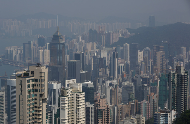 Buildings are seen from Victoria Peak in Hong Kong, China, on Sunday, Oct. 5, 2014. A week into Hong Kong demonstrations notable for their order and endurance, protesters came under an attack highlighting the fault lines of a city torn between commercial interests and a desire for greater democracy. Photographer: Tomohiro Ohsumi/Bloomberg
Buildings are seen from Victoria Peak in Hong Kong, China, on Sunday, Oct. 5, 2014. A week into Hong Kong demonstrations notable for their order and endurance, protesters came under an attack highlighting the fault lines of a city torn between commercial interests and a desire for greater democracy. Photographer: Tomohiro Ohsumi/Bloomberg