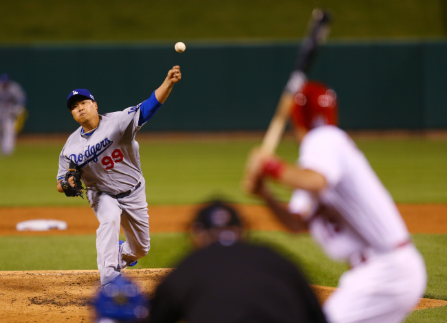 Los Angeles Dodgers starting pitcher Ryu Hyun-jin delivers in the first inning on Monday.   AP-Yonhap