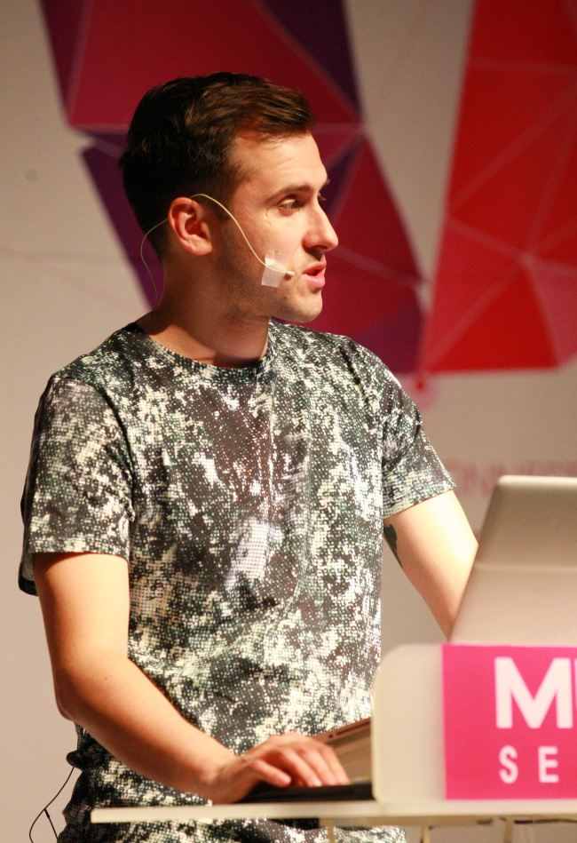 Scottish producer Rodaidh McDonald of XL Recordings gives the keynote address on the second day of the annual MU:CON music conference at the Blue Square theater in Hannam-dong, Seoul, Tuesday. KOCCA