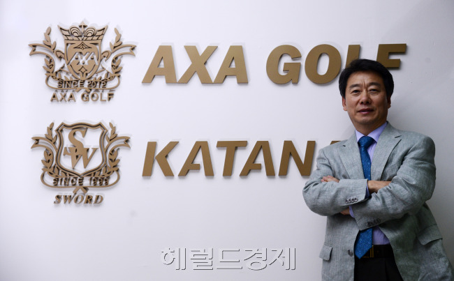 김홍득 (주)카타나골프 회장은 “한국 골프 발전은 국내외 무대에서 활약한 뛰어난 선수들의 있었기에 가능했다”며 “카타나골프와 KYJ골프는 향후 잠재력있는 어린 선수들을 발굴하고 후원하는 데도 힘을 아끼지 않겠다”고 밝혔다. 박해묵 기자/mook@heraldcorp.com