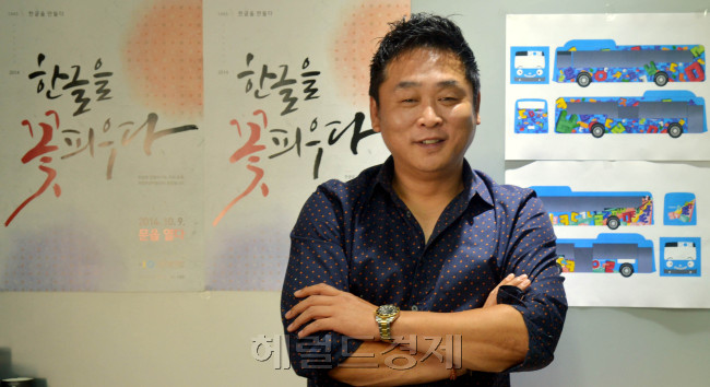 이건만 디자이너<br />김명섭 기자 msiron@heraldcorp.com
이건만 디자이너
김명섭 기자 msiron@heraldcorp.com