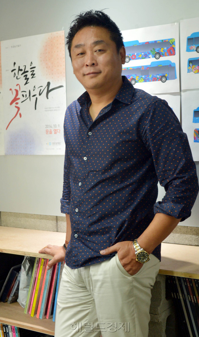 이건만 디자이너<br />김명섭 기자 msiron@heraldcorp.com
이건만 디자이너
김명섭 기자 msiron@heraldcorp.com