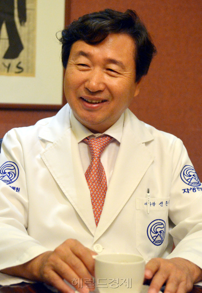 신준식 자생한방병원 이사장<br />김명섭 기자 msiron@heraldcorp.com
신준식 자생한방병원 이사장
김명섭 기자 msiron@heraldcorp.com
신준식 자생한방병원 이사장
김명섭 기자 msiron@heraldcorp.com
신준식 자생한방병원 이사장
김명섭 기자 msiron@heraldcorp.com