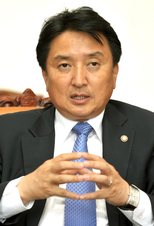 18대 국회 후반기 지경위원장을 맡은 김영환 민주당 의원.양동출dcyang@heraldm.com/100614/
18대 국회 후반기 지경위원장을 맡은 김영환 민주당 의원.양동출dcyang@heraldm.com/100614/