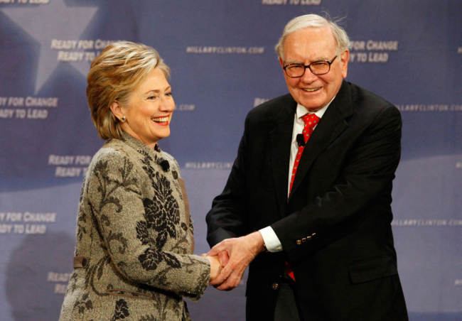 Democratic presidential hopeful Hillary Clinton and billionaire investor Warren Buffett shake hands Dec. 11, 2007.   AFP