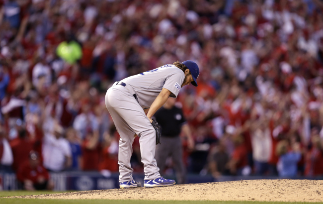 Los Angeles Dodgers starting pitcher Clayton Kershaw reacts after giving up a three-run home run to St. Louis Cardinals’ Matt Adams on Tuesday.    AP-Yonhap