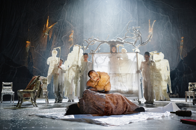 A scene from the play “Frankenstein.”   Seoul Arts Center