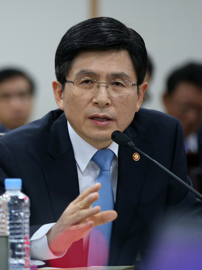 <YONHAP PHOTO-0559> 답변하는 황교안 법무부 장관 (과천=연합뉴스) 신영근 기자 = 13일 오전 경기도 과천 정부과천청사에서 열린 국회 법제사법위원회의 법무부에 대한 국정감사에서 황교안 법무부 장관이 새정치민주연합 이춘석 의원의 카카오톡 검열에 관한 질의에 답변하고 있다. 2014.10.13 drops@yna.co.kr http://blog.yonhapnews.co.kr/geenang/2014-10-13 11:42:49/ <저작권자 ⓒ 1980-2014 ㈜연합뉴스. 무단 전재 재배포 금지.>
Justice Minister Hwang Kyo-ahn.   Yonhap