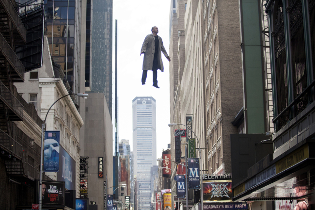 In this image released by Fox Searchlight Pictures, Michael Keaton portrays Riggan in a scene from “Birdman.”   AP-Yonhap