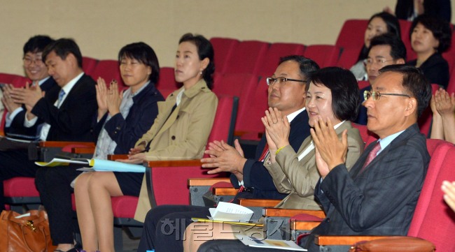 서울중앙지검 성매매 방지 세미나<br />김명섭 기자 msiron@heraldcorp.com
서울중앙지검 성매매 방지 세미나
김명섭 기자 msiron@heraldcorp.com