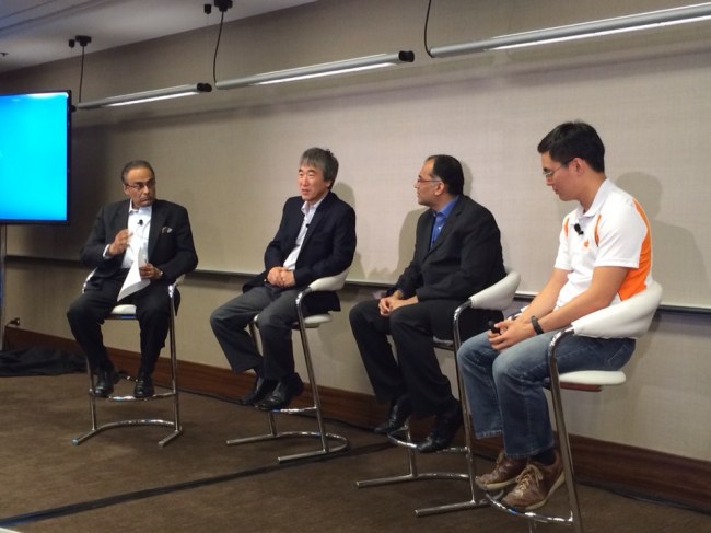 Jung Gi-ryong (second from left), the vice mayor of Busan, talks in a panel discussion at the Internet of Things World Forum in Chicago on Wednesday.    Kim Bo-young