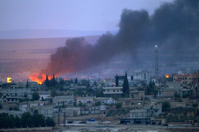 Smoke rises after a U.S. air strike on Islamic State group positions in Kobane, Syria, Wednesday.   Xinhua-Yonhap