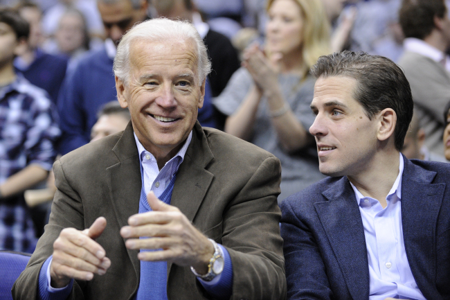 U.S. Vice President Joe Biden (left) and his son Hunter.   AP-Yonhap