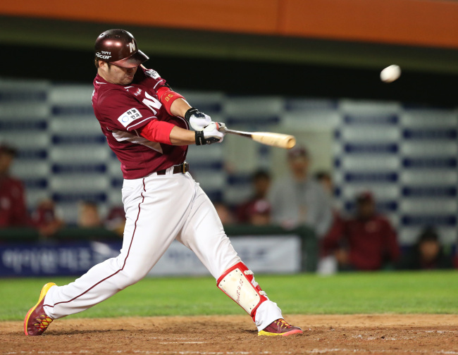 Nexen’s Park Byung-ho led the KBO with 52 home runs and 124 RBIs.   Yonhap