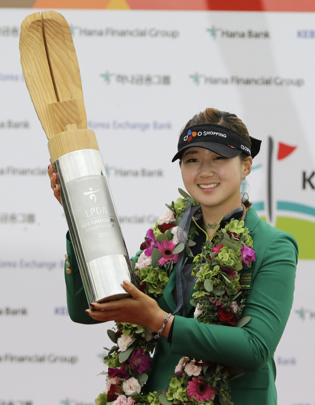 Korea’s Baek Kyu-jung poses with the winner’s trophy on Sunday. AP-Yonhap