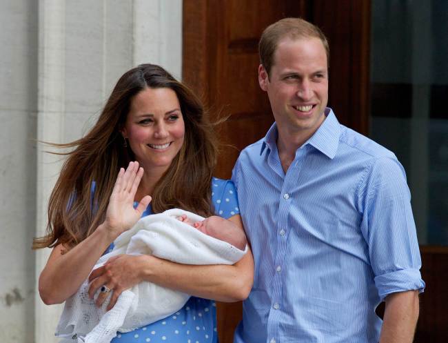 Prince William and Kate, Duchess of Cambridge, show their newborn baby boy to the media in London on July 23, 2013.   AFP-Yonhap