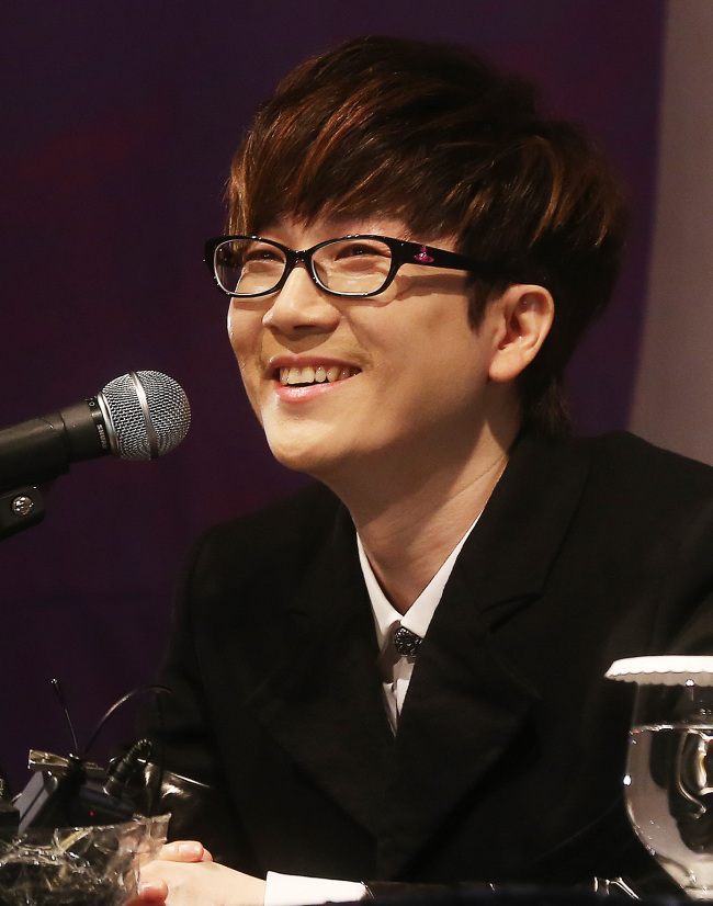 Seo Taiji speaks at a press conference on the release of his ninth album, “Quiet Night,” in Seoul, on Monday.   Yonhap