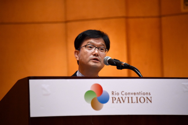 Korea Forestry Minister Shin Won-sop speaks at the Convention on Biological Diversity held from Sept. 29 to Oct. 17 in Pyeongchang, Gangwon Province.   Korea Forest Service