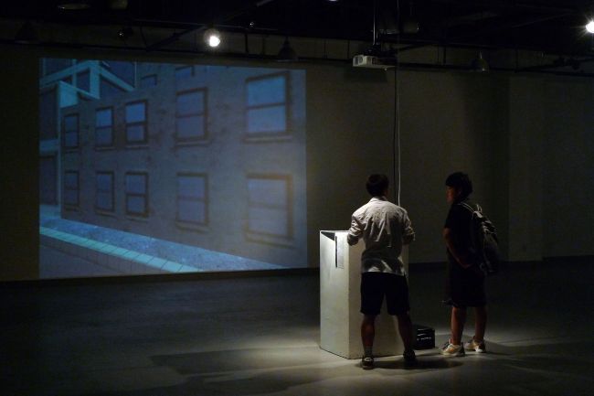 Visitors explore their own virtual city using a joystick at the “Hybrid Highlights ― Switzerland and Korea” Exhibition at the Museum of Art in Seoul National University.    MOA