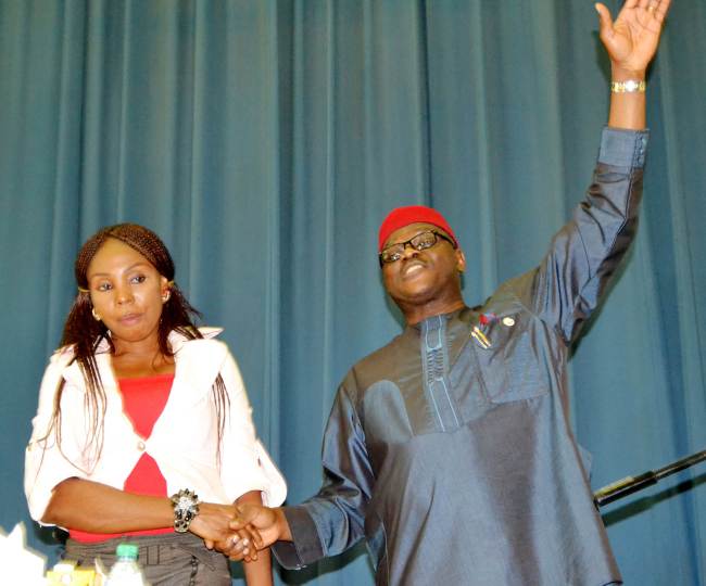 Nigerian Health Minister Onyebuchi Chukwu (right) introduces Ebola survivor Chinyere Enemuor during a press conference given by the country representative of the World Health Organization in Abuja on Monday.   AFP-Yonhap