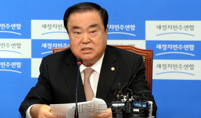 22일 오전 서울 여의도 국회에서 새정치민주연합 문희상 비대위원장의 취임 1주년 기자 간담회가 열리고 있다./ 안훈 기자 rosedale@ 014.10.22
22일 오전 서울 여의도 국회에서 새정치민주연합 문희상 비대위원장의 취임 1주년 기자 간담회가 열리고 있다./ 안훈 기자 rosedale@ 014.10.22