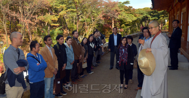 주한외신기자 템플스테이<br />김명섭 기자 msiron@heraldcorp.com
주한외신기자 템플스테이
김명섭 기자 msiron@heraldcorp.com
주한외신기자 템플스테이
김명섭 기자 msiron@heraldcorp.com
주한외신기자 템플스테이
김명섭 기자 msiron@heraldcorp.com
주한외신기자 템플스테이
김명섭 기자 msiron@heraldcorp.com