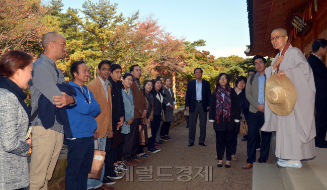 주한외신기자 템플스테이<br />김명섭 기자 msiron@heraldcorp.com
주한외신기자 템플스테이
김명섭 기자 msiron@heraldcorp.com
주한외신기자 템플스테이
김명섭 기자 msiron@heraldcorp.com
주한외신기자 템플스테이
김명섭 기자 msiron@heraldcorp.com
주한외신기자 템플스테이
김명섭 기자 msiron@heraldcorp.com